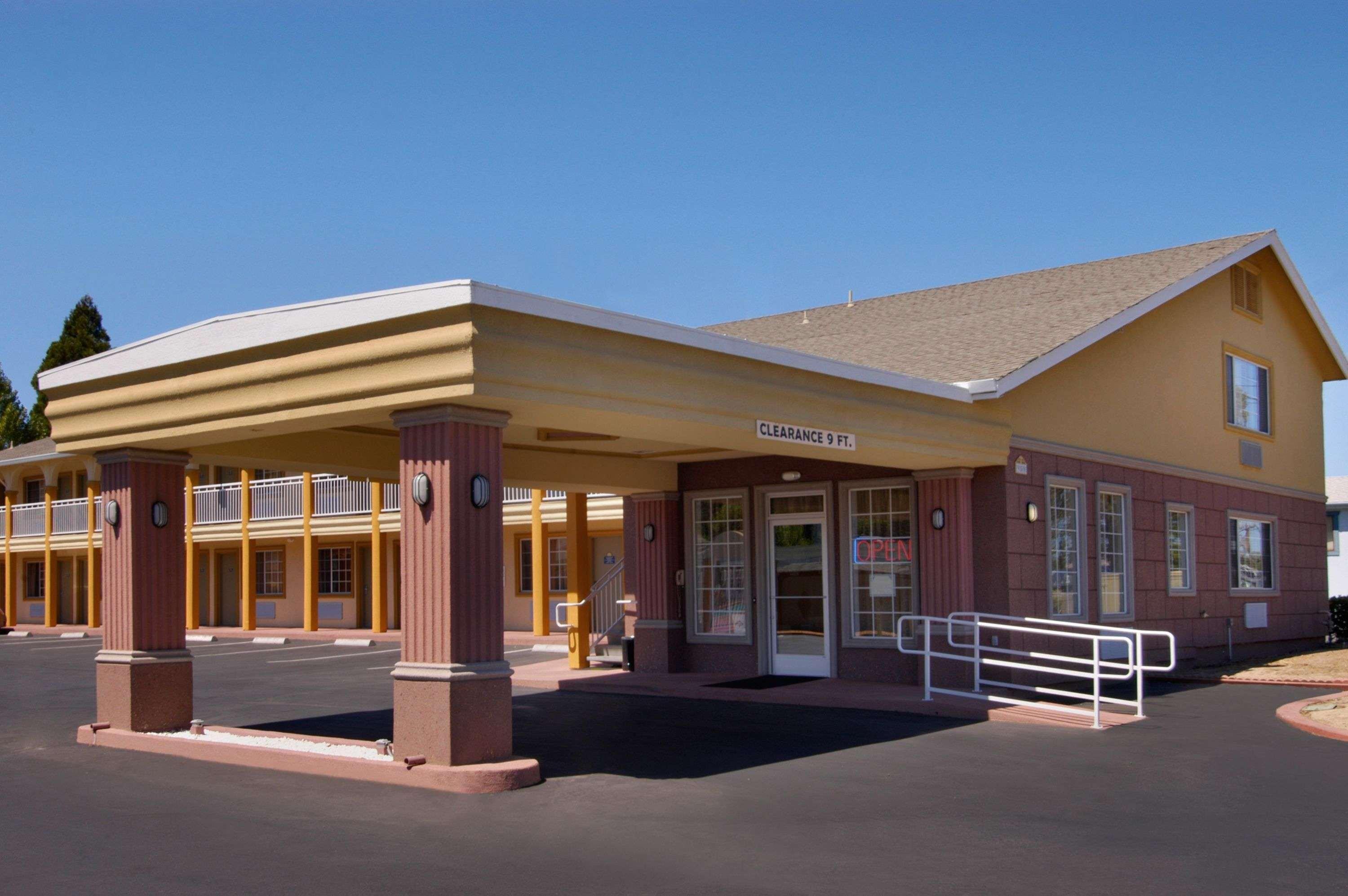 Days Inn By Wyndham Ukiah Exteriör bild