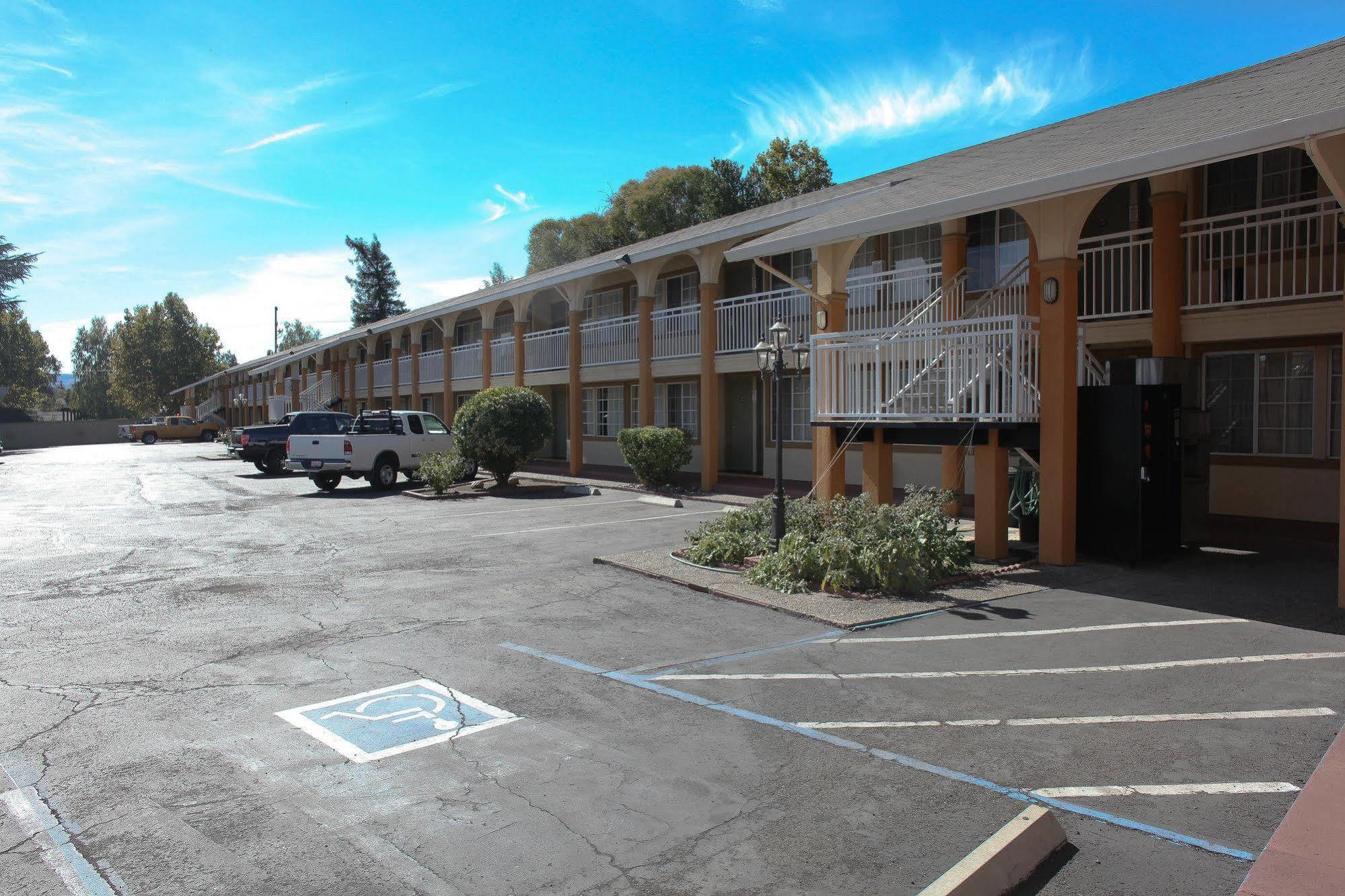 Days Inn By Wyndham Ukiah Exteriör bild