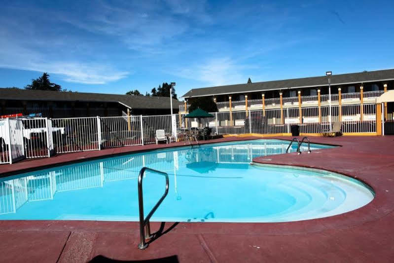 Days Inn By Wyndham Ukiah Exteriör bild
