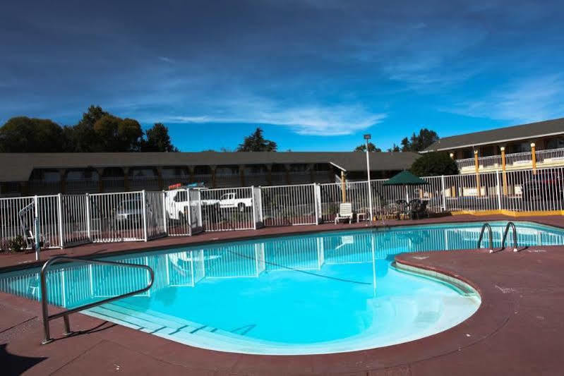 Days Inn By Wyndham Ukiah Exteriör bild